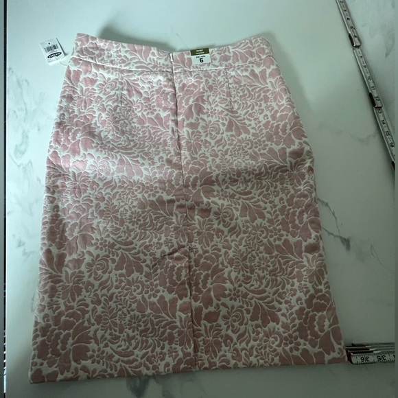 NWT, stunning damask pencil skirt, pink w/ some shimmer - Picture 11 of 12